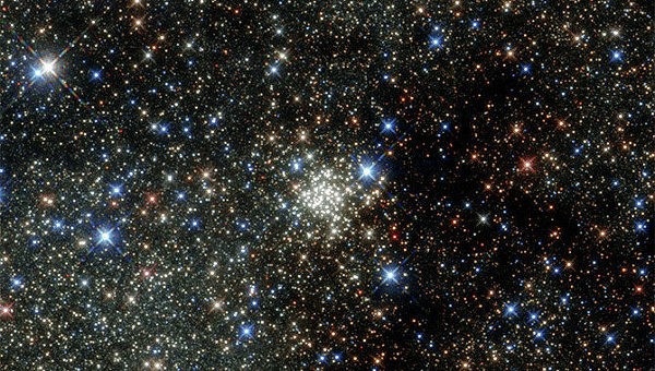 Получено новое детальное изображение звездного скопления Арки