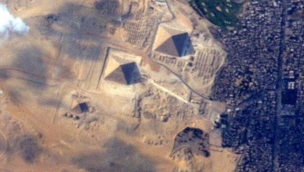 Опубликовано новое фото египетских пирамид из космоса