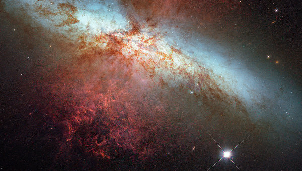 Хаббл получил снимки сверхновой в созвездии Большой Медведицы